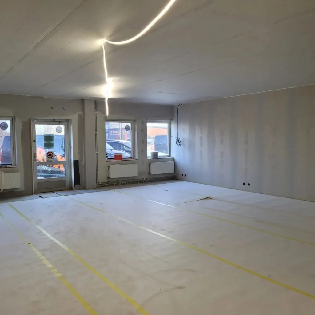 Lokal i Arlöv under ombyggnad med gipsade väggar och tak